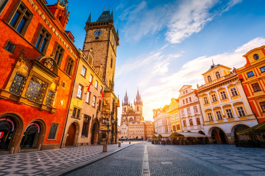 Quels sont les monuments et sites touristiques à ne pas manquer lors d'une visite de 5 jours à Prague ?